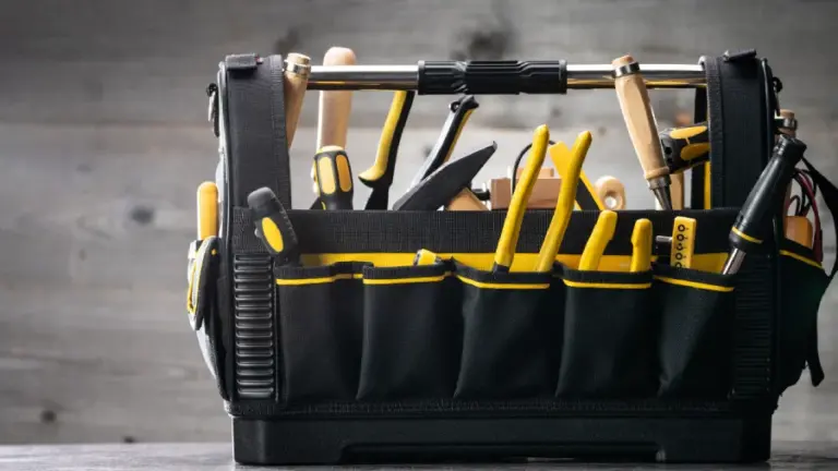 Read more about the article What Are the Duties of a Handyman?